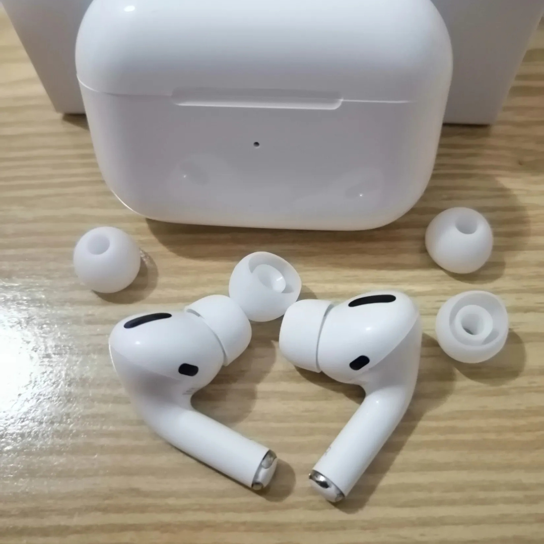 Wireless Noise Cancelling Earbuds